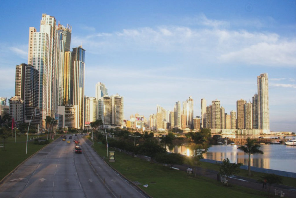 Bancos en Panamá buscan modernizar sus servicios