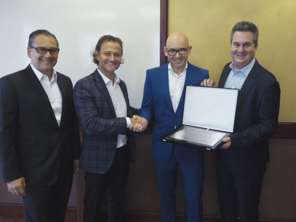 De izquierda a derecha: Juan Carlos Chaves, BD Consultores; Samuel Dos Reis, Informatica; Gerardo Benavides, BD Consultores y Emilio Valdez, Informatica.